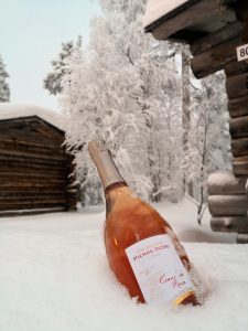 <p>Le champagne se boit frappé, mais non glacé !<br />Daniel P. depuis Luosto (Laponie)</p>